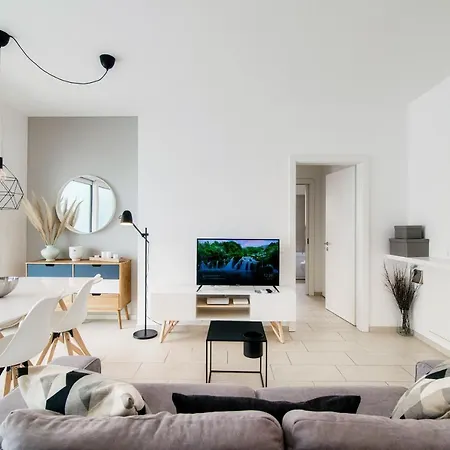 דירה 3 By Quokka 360 - Romantic One-bedroom Flat With Large Terrace בריסאגו