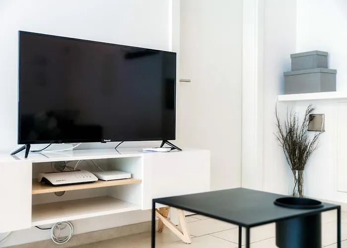 3 By Quokka 360 - Romantic One-bedroom Flat With Large Terrace Brissago